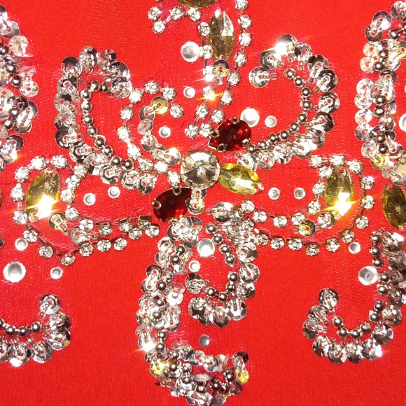 GORGEOUS RED EVENING GOWN - Picture 14 of 16